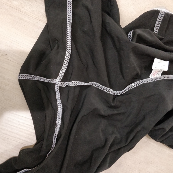 NWOT Boohoo holographic iridescent leggings - Picture 14 of 17